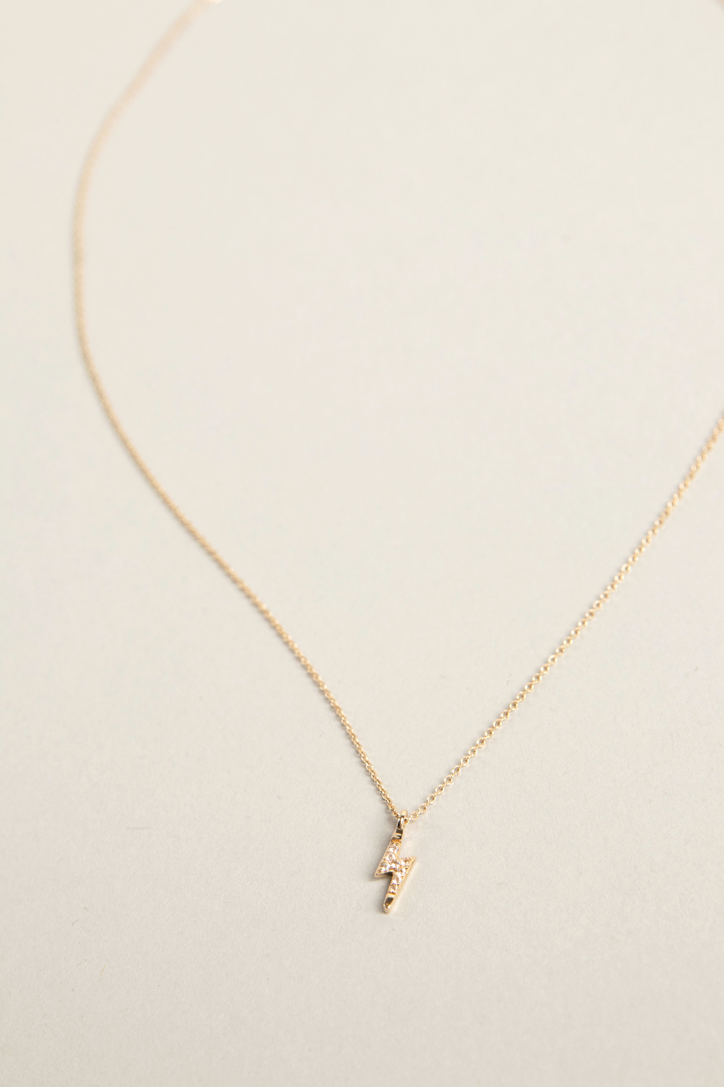 Guldhalsband med blixtberlock