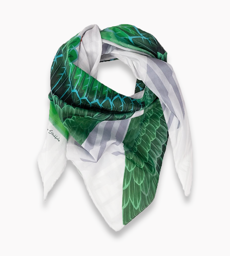 Ljusgrå scarf med grön fågel fenix snurrad runt halsen
